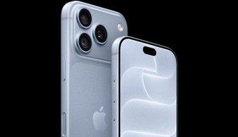 iPhone 18 Pro noir, de face, montrant deux personnes avec la fonctionnalité de suivi des visages, démonstration de la caméra avant Center Stage