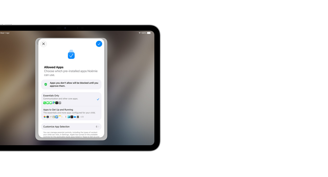 銀色 iPad Pro 11 吋，螢幕顯示設定輔助程式 app，當中列有家長可為子女選擇的 app