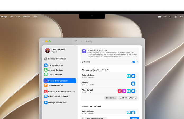 Egy MacBook Pro kijelzőjén a Beállítások láthatók. Az Időkeretek és a Képernyőidő-ütemezés funkciók segítségével a szülő időkereteket és engedélyezett médiakategóriákat állíthat be gyermeke számára.