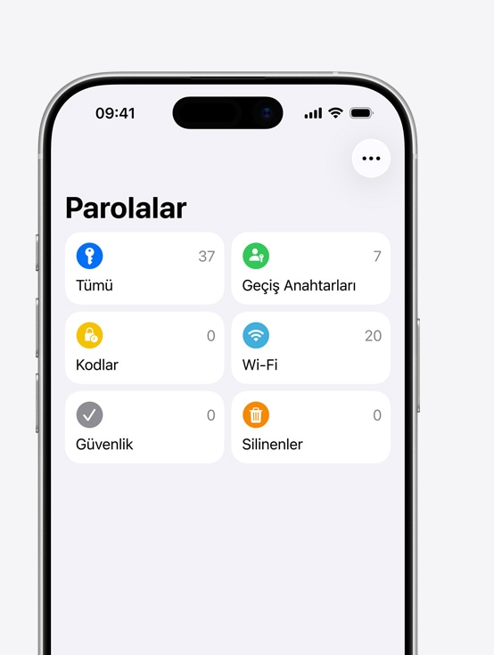 iPhone 18 Pro, önden dış görünüm, ekranında Parolalar uygulaması gösteriliyor