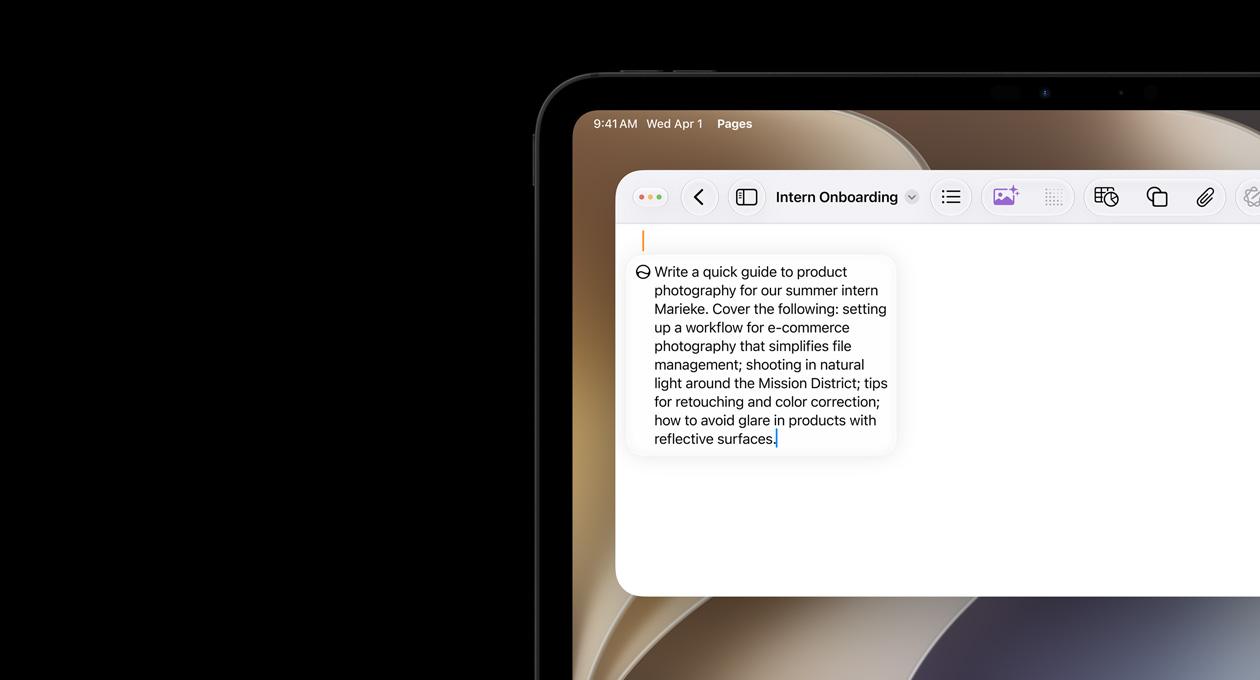 Sudut kiri atas iPad, layar menampilkan dokumen Pages yang terbuka, perintah Tulis dengan Siri untuk menyusun draf teks