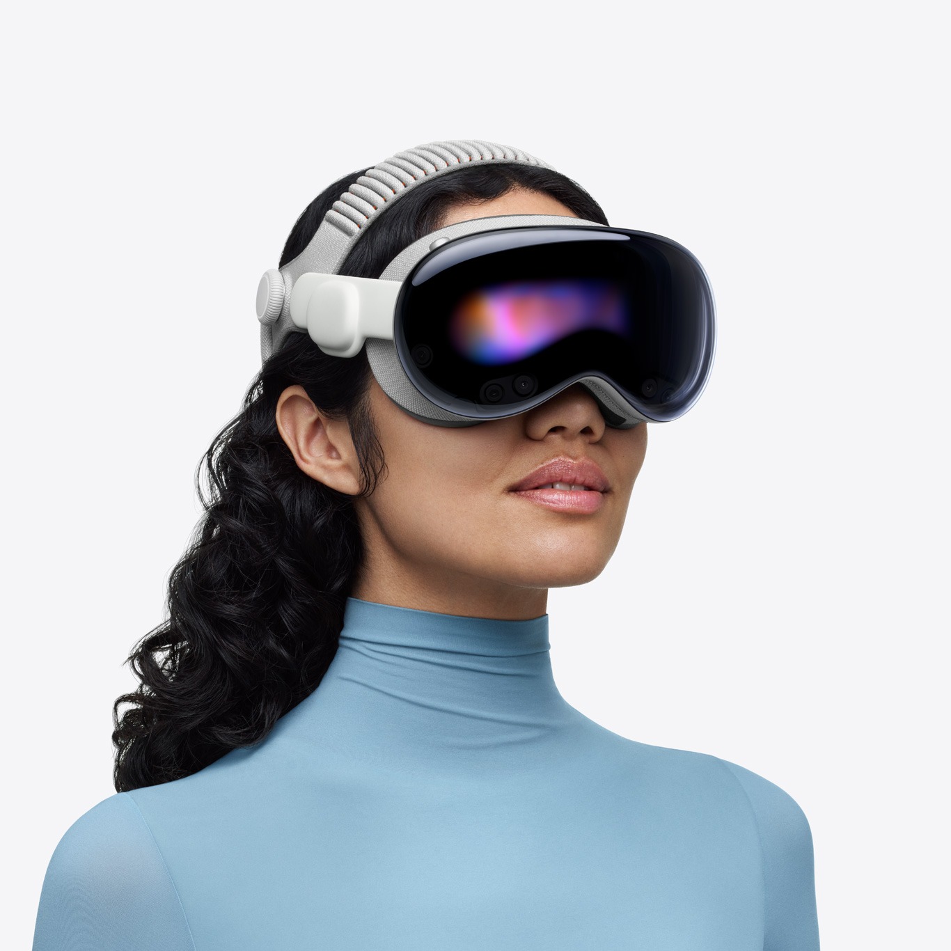 Personne portant un Apple Vision Pro, assemblé avec bandeau tissé à sangle double