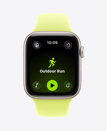 Apple Watch SE 3, alumiiniumkorpus, tähevalge, avatud väljas jooksmise treening, ekraani allservas Apple Musicu esituse juhtnupud, Sport Band, neoonkollast värvi