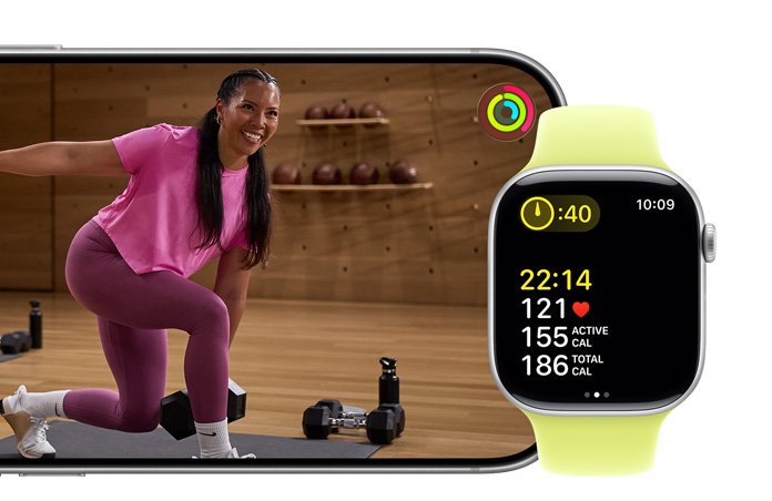 Apple Watch Series 11 melacak olahraga selagi iPhone memutar video olahraga Fitness+