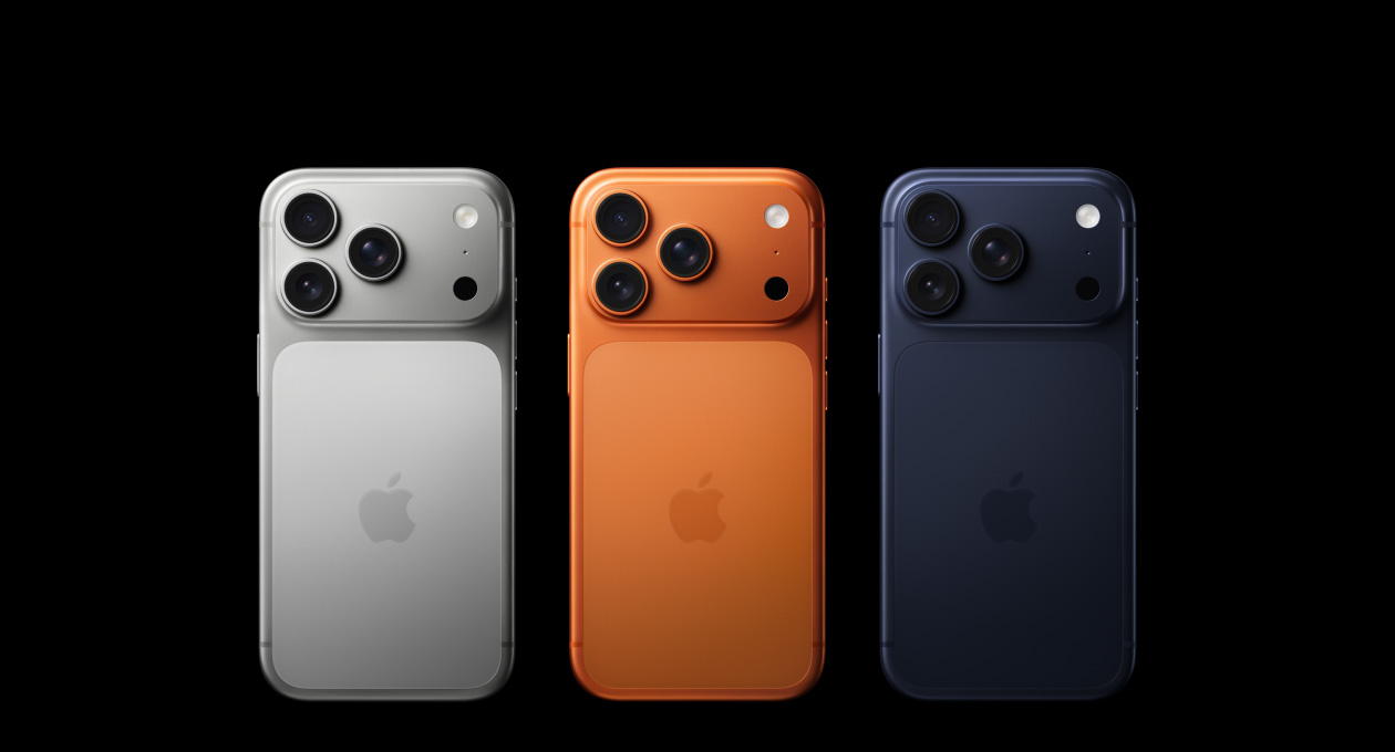 iPhone 17 Pro، الجزء الخلفي الخارجي، الألوان الثلاثة، فضي وبرتقالي كوني ونيلي عميق، نظام كاميرات Pro في الزاوية العلوية اليسرى، 3 عدسات، ميكروفون، فلاش، شعار Apple في الوسط