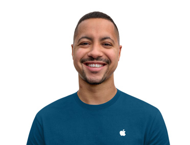 Barátságosan mosolygó Apple-szakértő