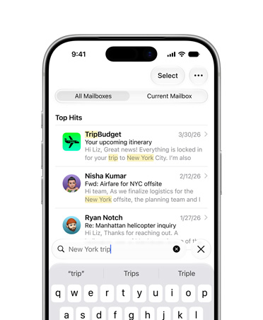 iPhone 17 Pro, Silber, das Display zeigt eine Auswahl von E-Mails, die anhand des Suchbegriffs «Trip nach New York» gefunden wurden