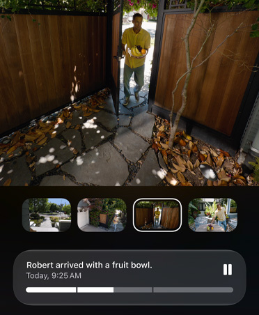 Bildschirmfotos einer HomeKit Videokamera, die eine Person zeigt, die einen umzäunten Hinterhof betritt, die von der KI generierte Beschreibung lautet: „Robert kommt mit einer Obstschale an“, heute, 9:25 Uhr